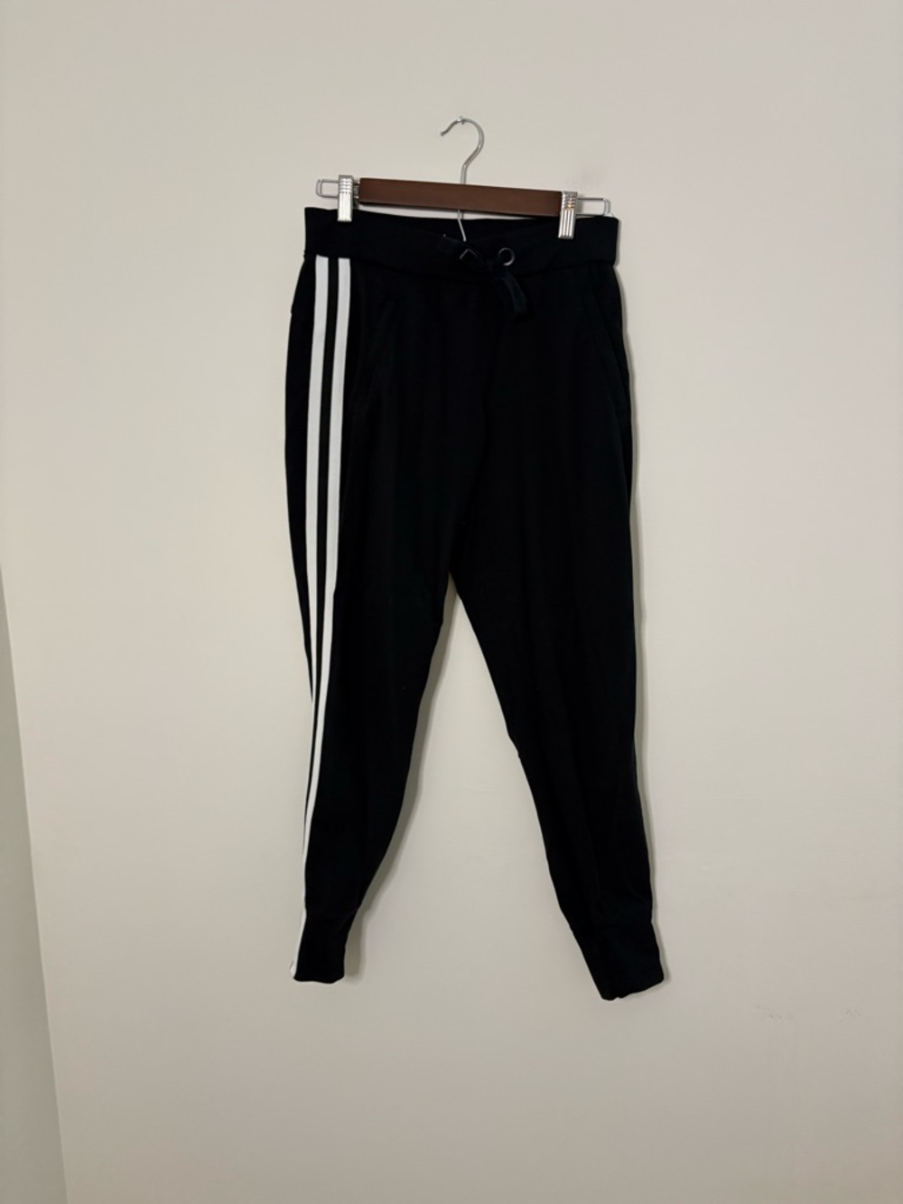 Athleta Women’s 27” Black Jogger Pants Zip Pockets sporty leisure warm
Outdoors